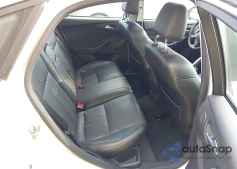 2012 Ford Focus Titanium z USA, uszkodzony, nr VIN 1FAHP3J2XCL346937